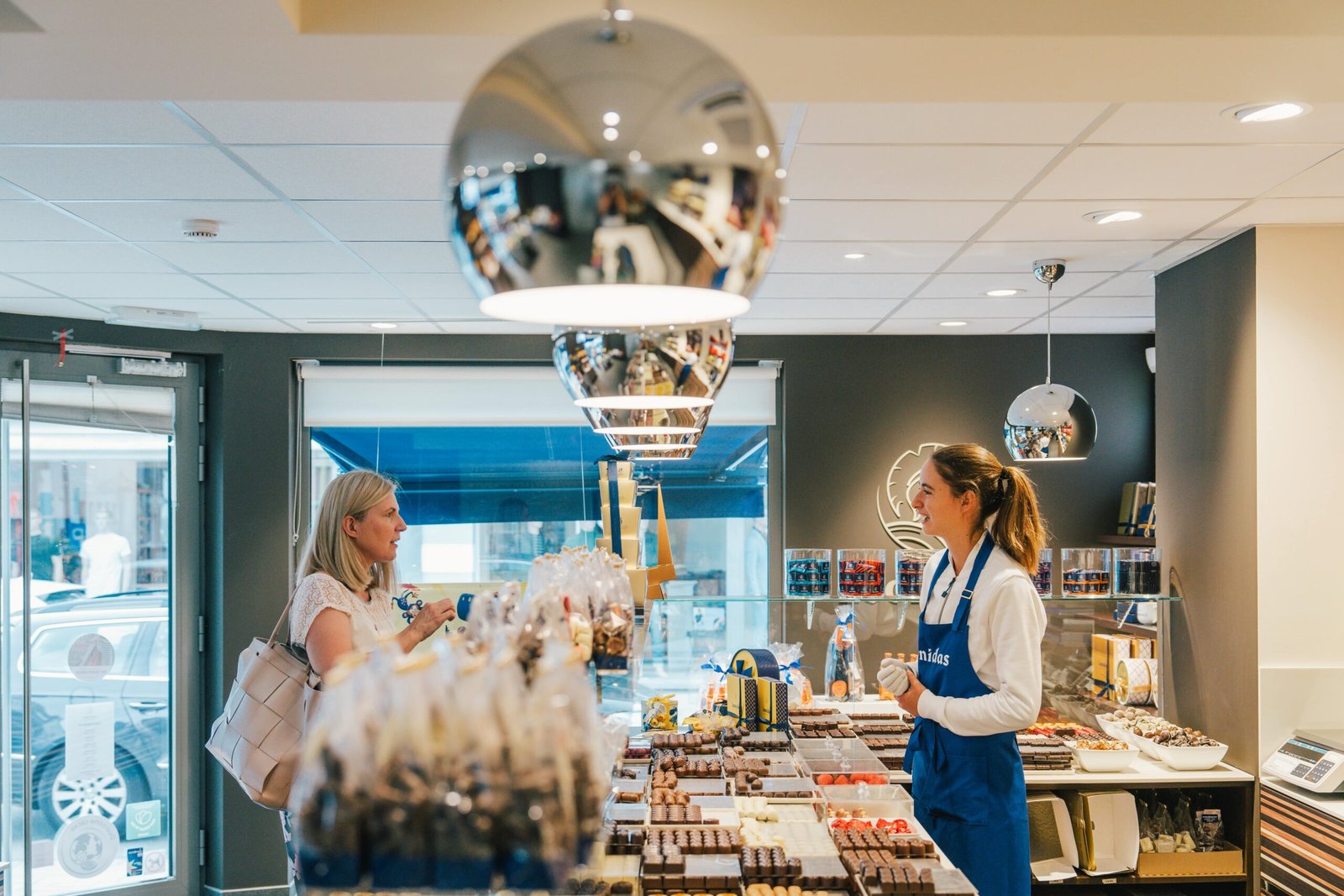 innekegebruers-bedrijfsfotograaf-kontich-leonidas-contentfotoshoot-4-min