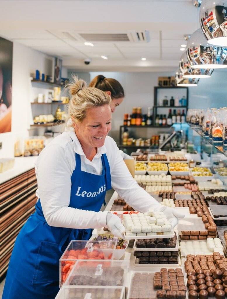 innekegebruers bedrijfsfotograaf kontich leonidas contentfotoshoot pralines 10 min e1755444102830